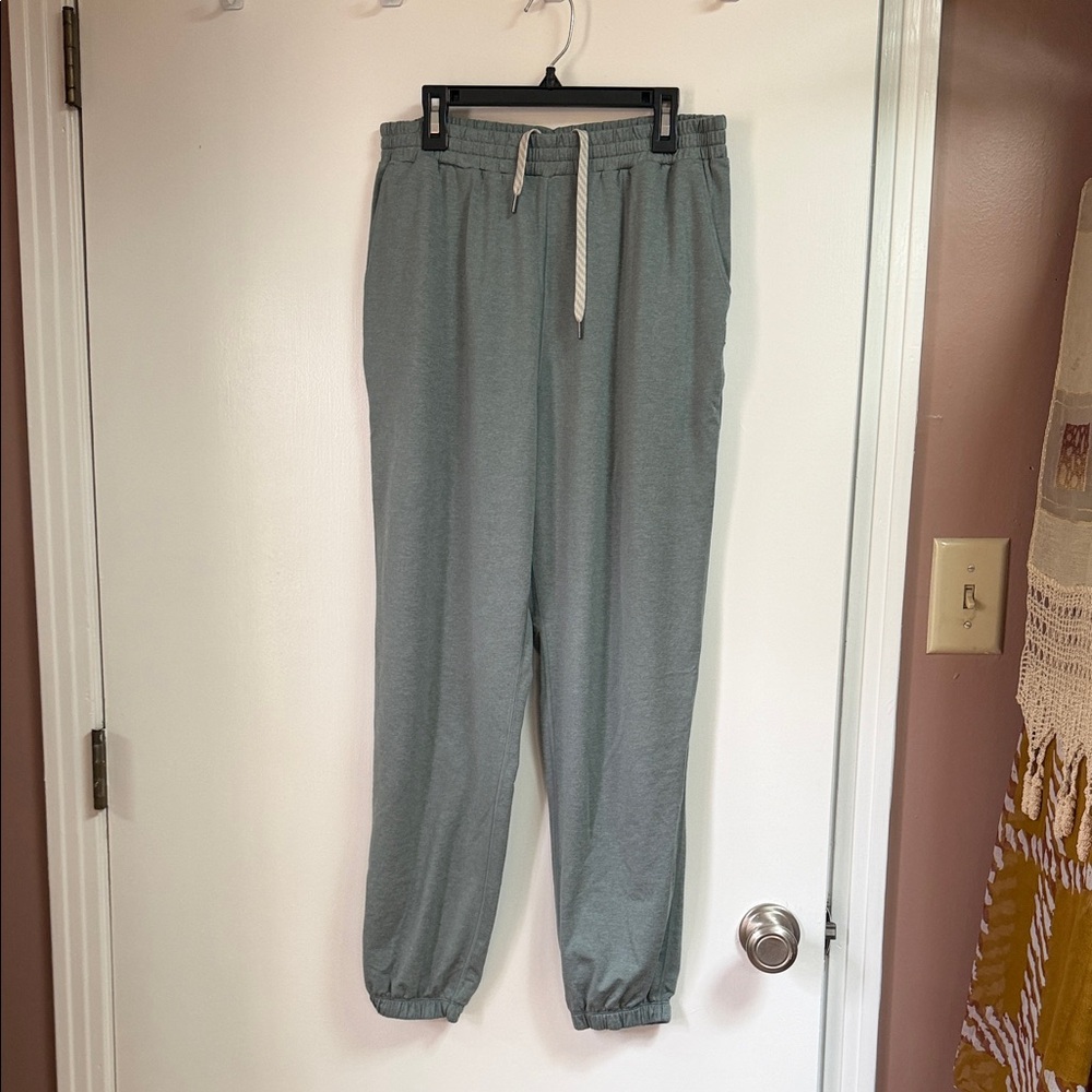 Vuori Pistachio Heather Boyfriend Sweatpant